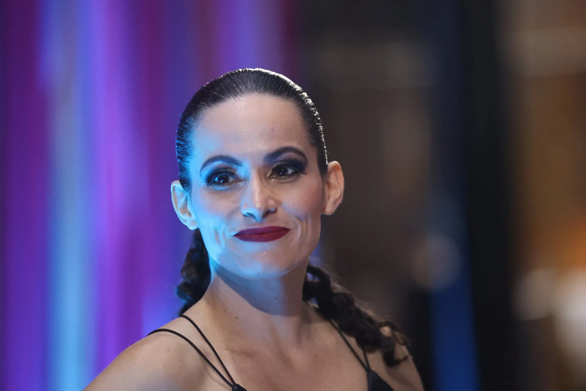 Bailarina maquiada pronta para o espetáculo